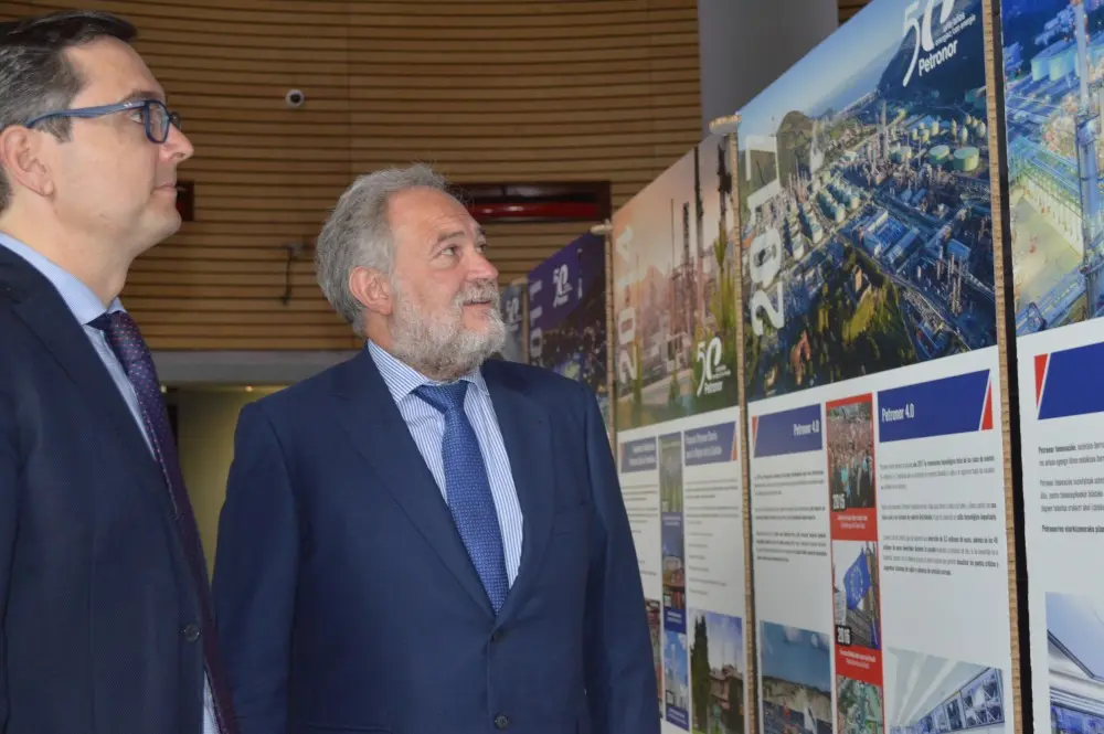 La muestra dedica una mirada al futuro, en el que Petronor Innovación dará respuesta a las nuevas exigencias económicas y medioambientales
