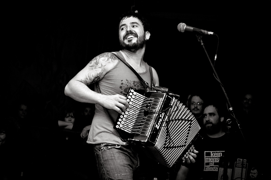 Su mezcla de música tradicional vasca, pop-rock, reggae y ska sonará en las fiestas de San Juan