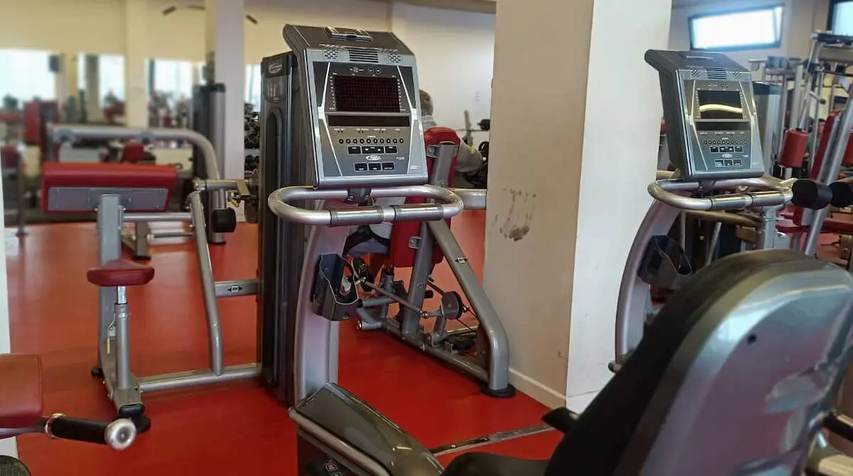 renovacion-pistas-padel-maquinas-musculacion-muskiz