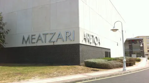 Las entradas se pueden comprar en taquilla o en la web del Meatzari y se ofrecen promociones de descuento