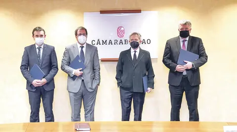 Firma del acuerdo con los representantes de EOI, Petronor, Mondragon Unibertsitatea y el Centro de Formación de Somorrostro