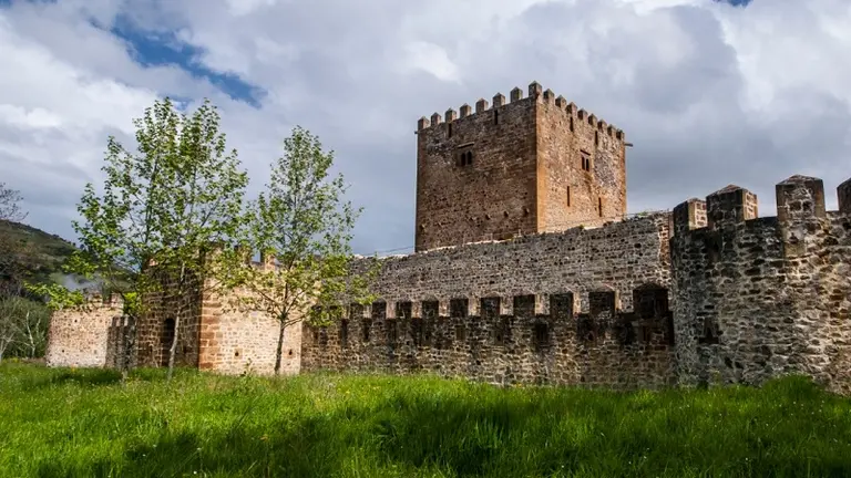 El Castillo de Muñatones se convierte en protagonista