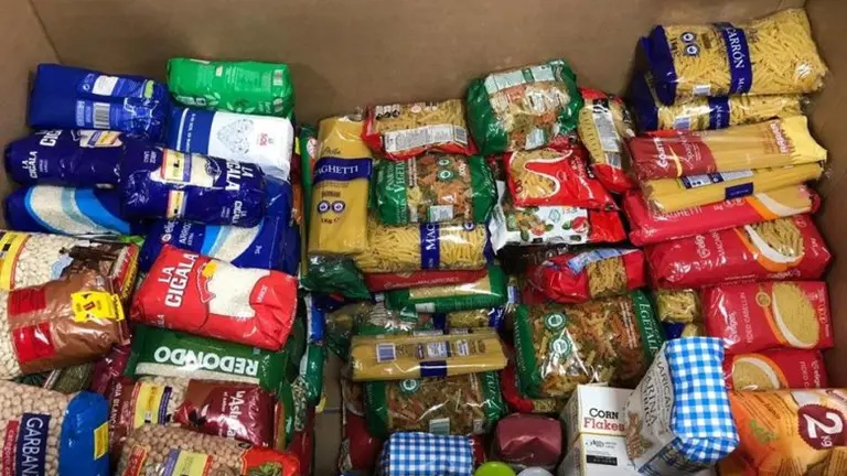 Lo m&aacute;s necesario es leche, aceite, legumbres, galletas, etc.