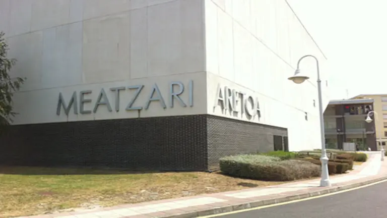 Las entradas se pueden comprar en taquilla o en la web del Meatzari y se ofrecen promociones de descuento