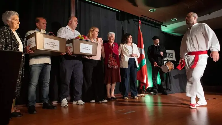 entrega-restos-miliciano-muskiz-adolfo-cengotitabengoa