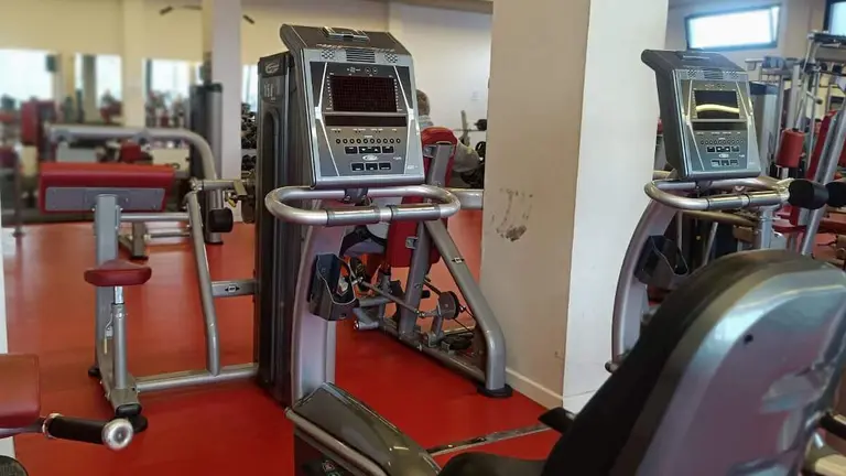 renovacion-pistas-padel-maquinas-musculacion-muskiz